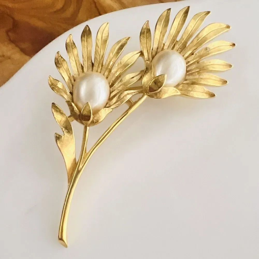 Vintage TRIFARI Brooch Scottish Thistle Stem Pearl Gold Plate Huge Flower 1346